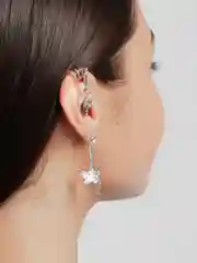 Серебряный серьга - кафф с цепочкой, подвески бабочки