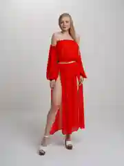 Алый пляжный костюм топ и юбка