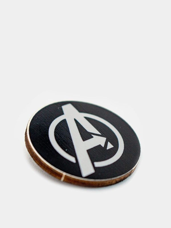 Значок, пин деревянный на одежду с булавкой с изображением супергероев Marvel