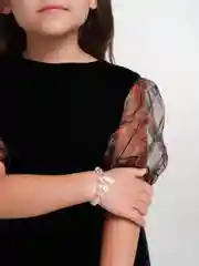 Конфетный браслет на резинке для девочки