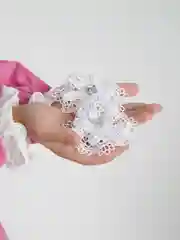 Белый заколки для волос с бантиком