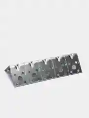 Серебряный уголок крепежный усиленный 50*50*35 мм, с анкерным отверстием, металл оцинкованный