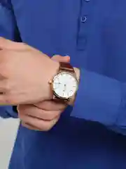 Коричневый мужские наручные часы на кожаном ремешке