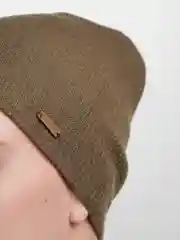 Хаки шапка мужская удлиненная, с утеплителем, вязаная