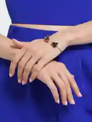 Черный браслет женский на руку