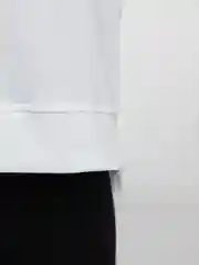 Белый свитшот с вышитой надписью