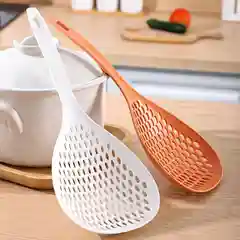Белый дуршлаг половник кухонный, поварская ложка
