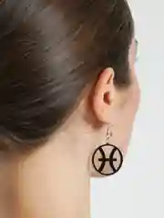 Черный серьги-подвески "Знак зодиака Рыба"