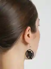 Черный серьги-подвески знак зодиака "Дева"
