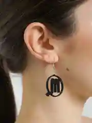 Черный серьги-подвески знак зодиака "Скорпион"
