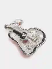 Красный брошь женская