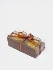 Желтый свечи цветные в подсвечнике