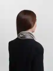 Багровый женский платок