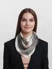 Багровый женский платок