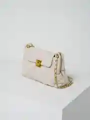 Белый сумка женская, на цепочке