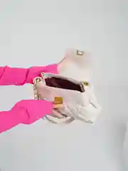 Белый сумка женская, на цепочке