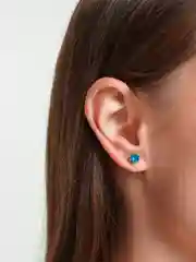 Золотой серьги гвоздики с цветным камнем