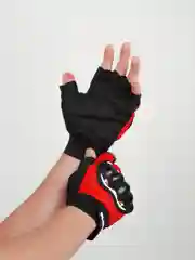 Красный перчатки для велосипеда и фитнеса