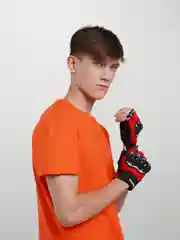 Красный перчатки для велосипеда и фитнеса