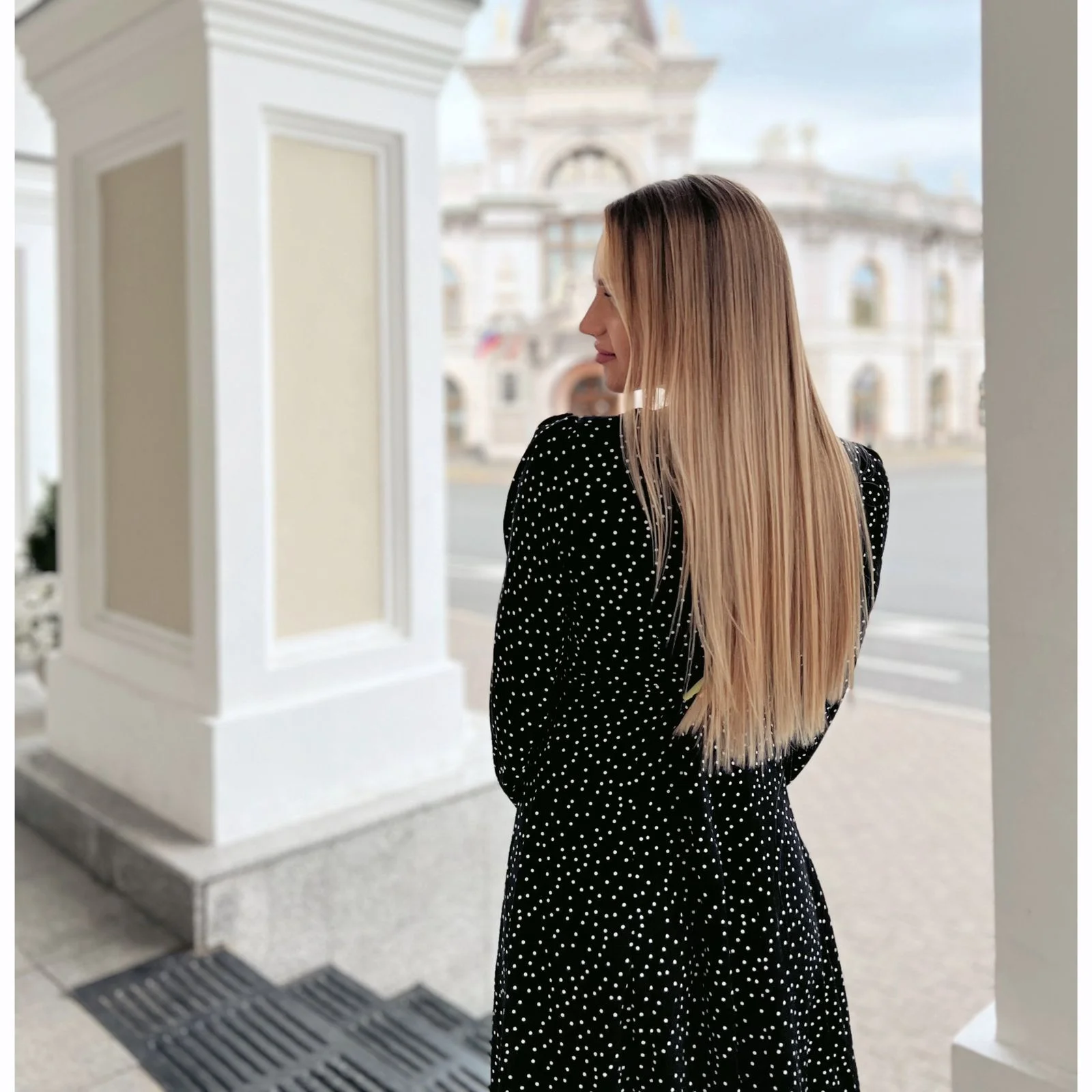 Женское платье в горошек