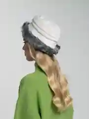 Белый шапка женская
