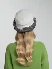Белый шапка женская