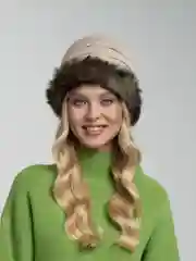 Бежевый шапка женская