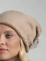 Бежевый шапка женская