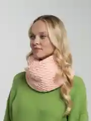 Розовый шарф женский, вязаный