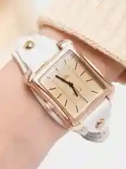 Часы наручные квадратные