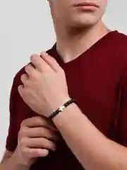 Белый браслет с крестом