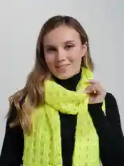 Желтый шарф-палантин, осень-зима
