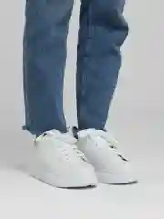 Кроссовки женские
