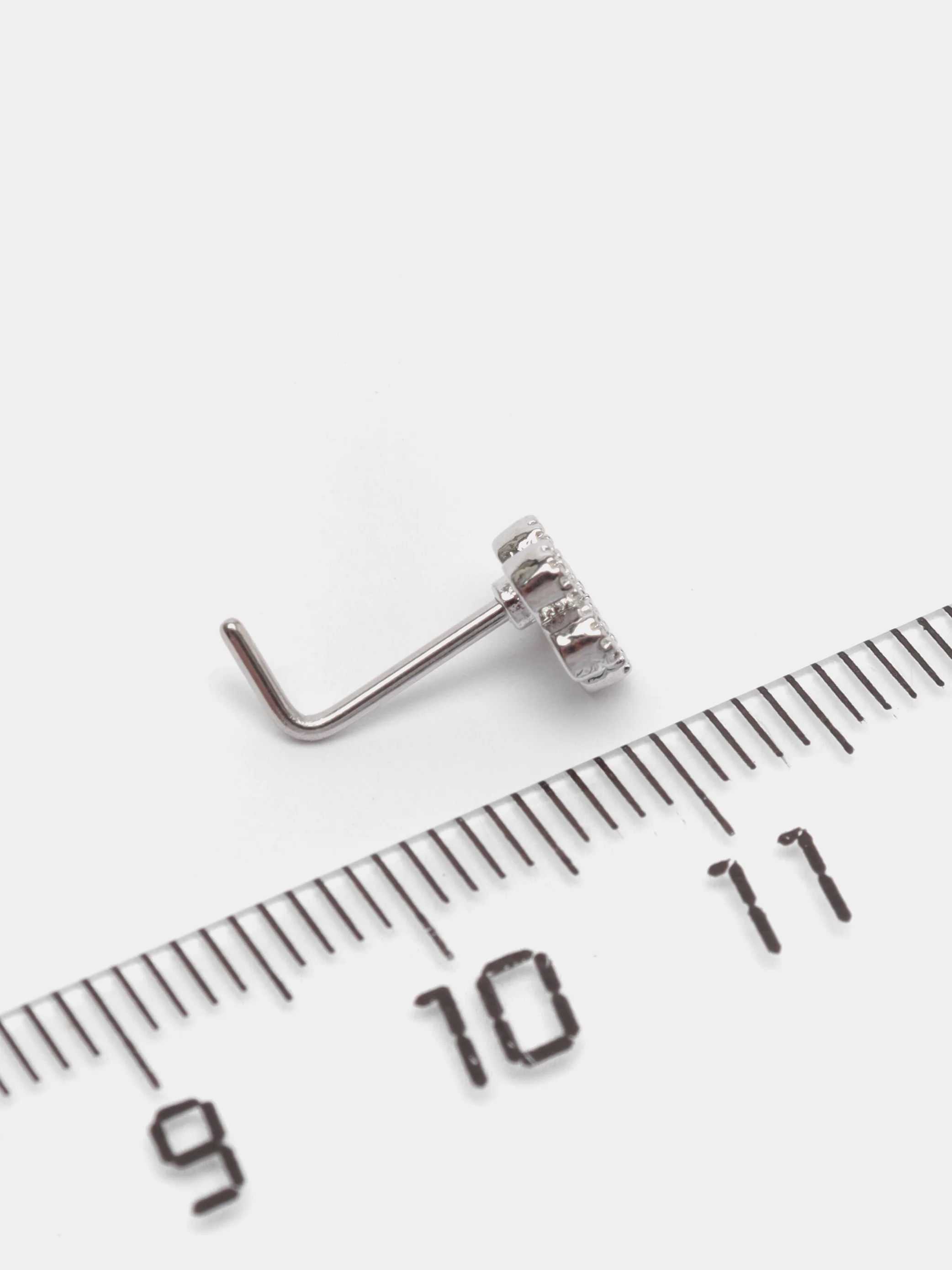 Серый пирсинг для носа "Silver" со стержнем из титановой стали