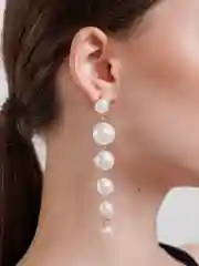 Золотой серьги-подвески массивные, со вставками из искусственного жемчуга