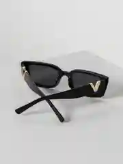 Черный солнцезащитные очки "V"