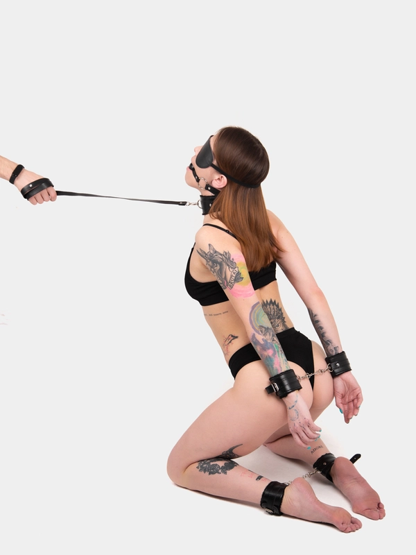 Анна Ковальчуктың секс депозиттері Күйеуінің досы әйелінің ішіне кіріп жатқан суреті