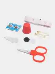 Желтый набор для шитья: нитки, иголки, ножницы, сантиметровая лента