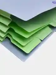 Фиолетовый папка из пластика с разделами для удобного хранения документов, формат А4