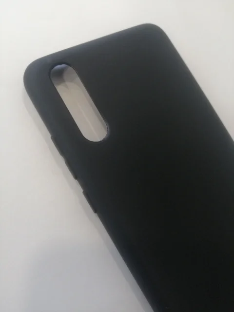 Черный силиконовый чехол Huawei P20