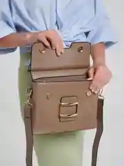 Бежевый сумка женская базовая