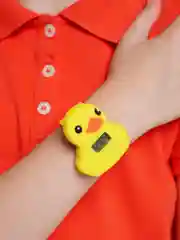 Желтый часы с героями мультфильмов на ремешке, с батарейками