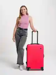 Розовый пластиковый чемодан Kartex