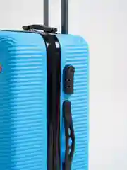 Голубой пластиковый чемодан Kartex