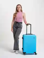 Голубой пластиковый чемодан Kartex