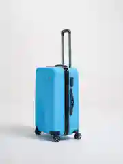 Голубой пластиковый чемодан Kartex