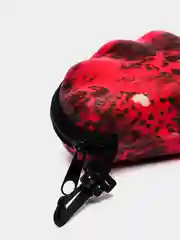 Красный футляр для очков