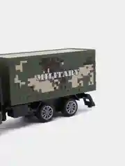 Зеленый машинка военный грузовик с закрытым кузовом