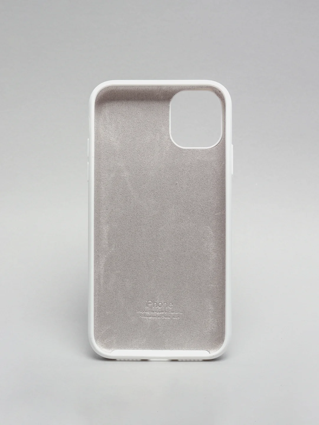 Белый чехол Silicone Case для iPhone 11 с закрытым низом