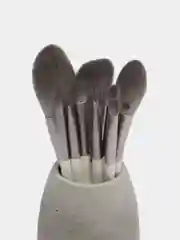 Белый набор кистей для макияжа